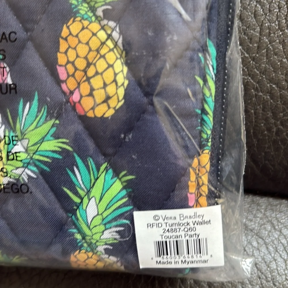 Vera Bradley toucan party RFID Turnlock wallet - Picture 10 of 10